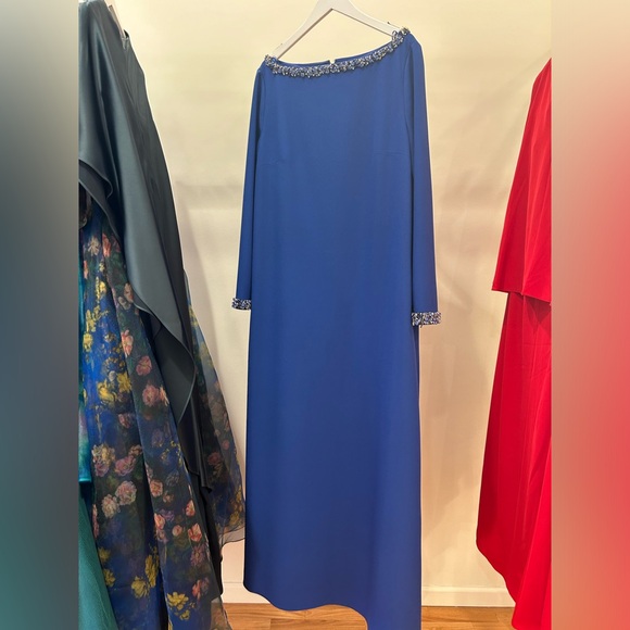 Safiyaa- Naimal Gown - Picture 2 of 3